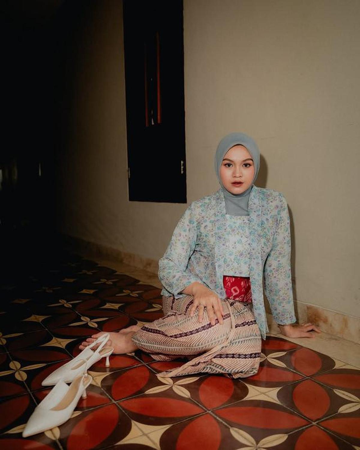 6 Seleb Wanita Wisuda Pakai Kebaya di Sepanjang Tahun 2025, Inspirasi Gaya