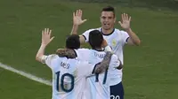 Pemain Timnas Argentina, Giovani Lo Celso (kanan) merayakan gol bersama rekan-rekan setimnya pada perempat final Copa America 2019 kontra Venezuela, di Stadion Maracana, Rio de Janeiro, Sabtu (29/6/2019) dini hari WIB. (Mauro Pimentel/AFP)