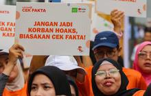 FOTO: Jalan Sehat Berantas Hoaks