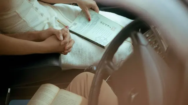 6 Potret Mesra Prilly Latuconsina dan Reza Rahadian di MV Dear Love, Bak Prewedding