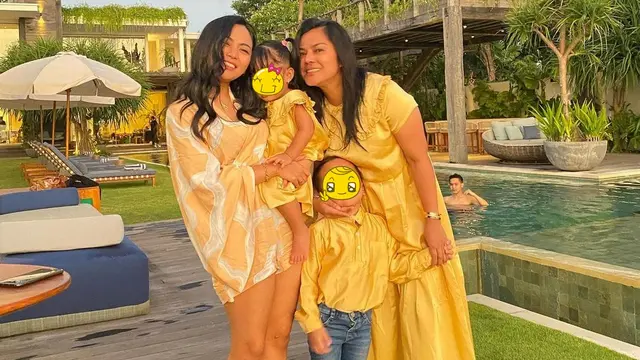 Beri Dukungan, Ini 6 Potret Kekompakan Rachel Vennya dan Ibunda Saat Liburan