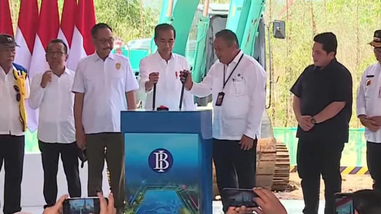 Jokowi beralasan, harga tanah di IKN yang merangkak dengan cepat diakibatkan banyaknya peminat untuk berinvestasi.