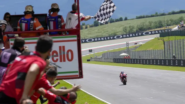 Foto: Melihat Detik-Detik Alex Marquez Kecelakaan, Pecco Bagnaia Berjaya di Balapan MotoGP Italia 2023