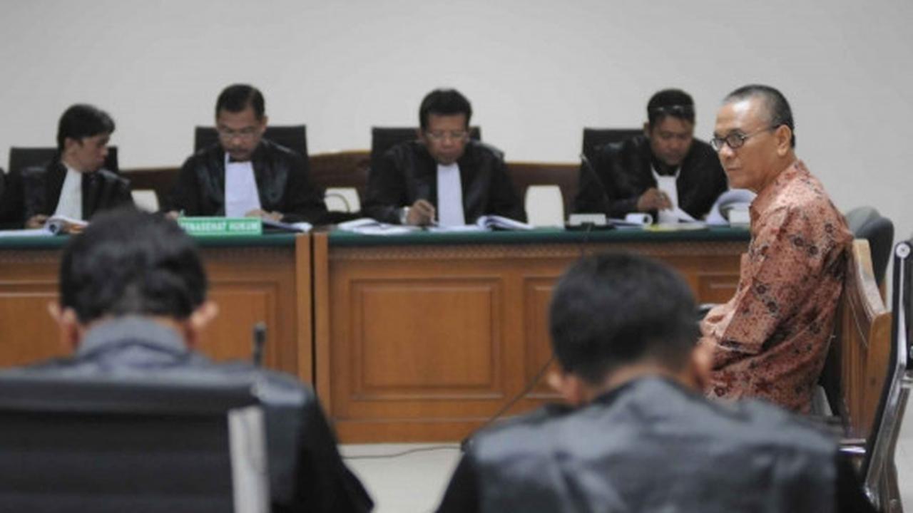 Anak buah Alex Noerdin jalani sidang perdana