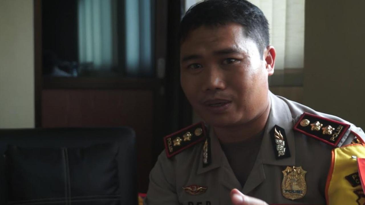 Asep Guntur juga pernah bertugas di KPK bersama Novel Baswedan pada tahun 2007. Setelah lima tahun bertugas, ia kembali ke Polri pada tahun 2012.