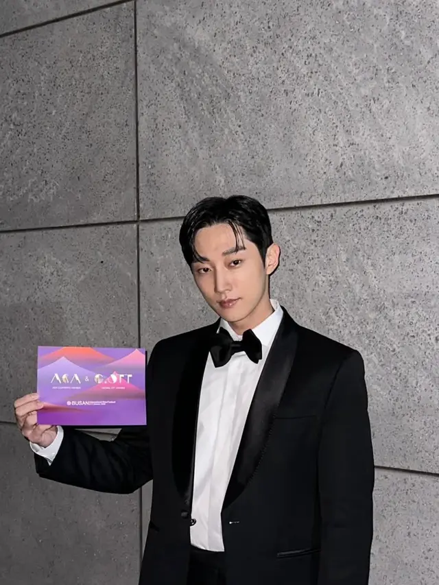 Jinyoung, dari idol hingga aktor layer lebar. (credit:instagram.com/jinyoung0423)