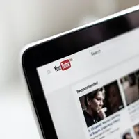 Ilustrasi Youtube (Photo by NordWood Themes on Unsplash)