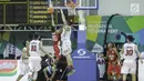 Suasana pertandingan basket Indonesia melawan Timor Leste saat kualifikasi 18th Asian Games Invitation Tournament di Hall Basket Senayan, Jakarta, Kamis (8/2). (Liputan6.com/Faizal Fanani)