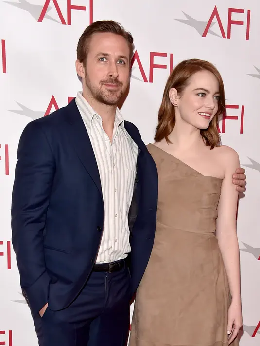 "Dia sangat spesial. Ini membuatku emosional," jelas Emma Stone saat membicarakan Ryan Gosling. (ALBERTO E. RODRIGUEZ / GETTY IMAGES NORTH AMERICA / AFP)