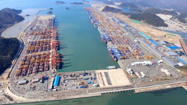 Pelabuhan terbesar di dunia - Port of Busan 2