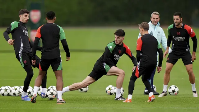 Foto: Arsenal Terancam Ditinggal Bek Baru Riccardo Calafiori saat Jamu PSG di Liga Champions
