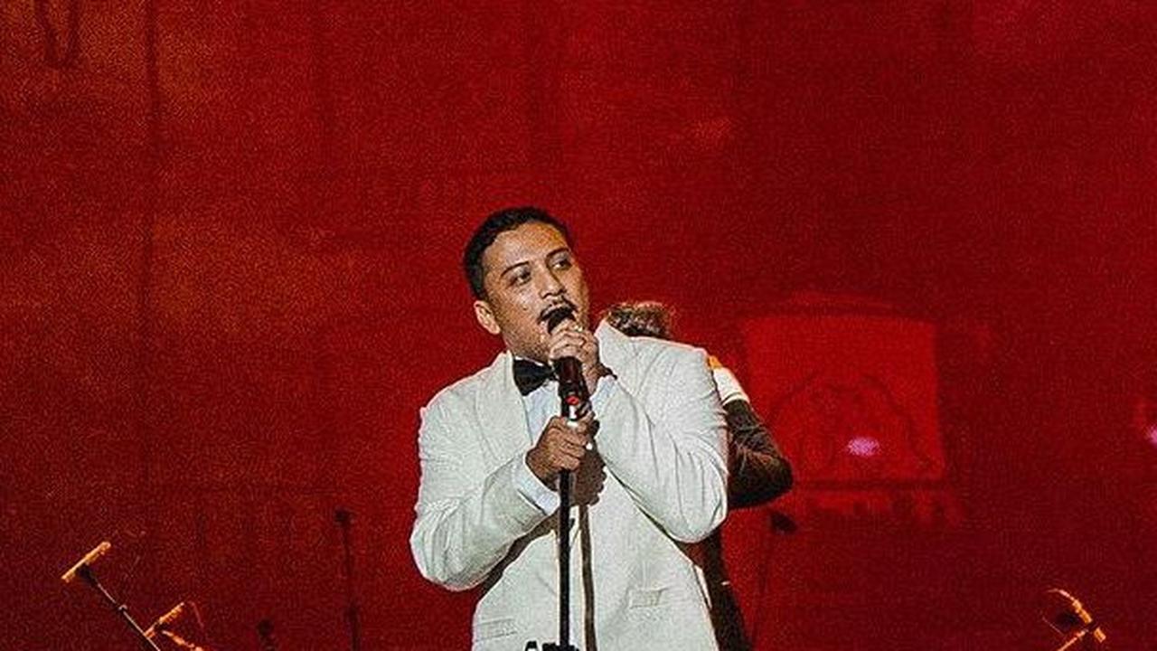 Menulis Lagu-lagunya dengan Diksi yang Tak Biasa <br>