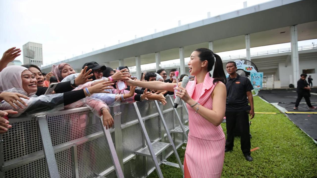 FOTO Penyanyi Christie Curi Perhatian di KLBB 2026 Lewat Aksi Spontan Turun Panggung