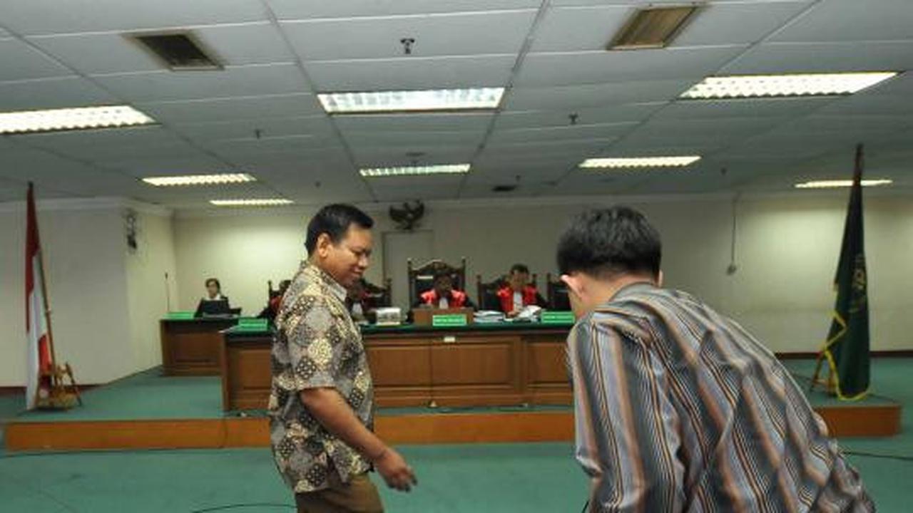 Nyoman dan Dadong divonis tiga tahun  