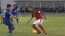 Boaz Solossa mencetak gol pertama Indonesia ke gawang Thailand di laga perdana Grup A Piala AFF 2016 di Phlippines Sport Stadium, Bocaue, Bucalan, Filipina, Sabtu (19/11/2016). (Bola.com/Nicklas Hanoatubun)