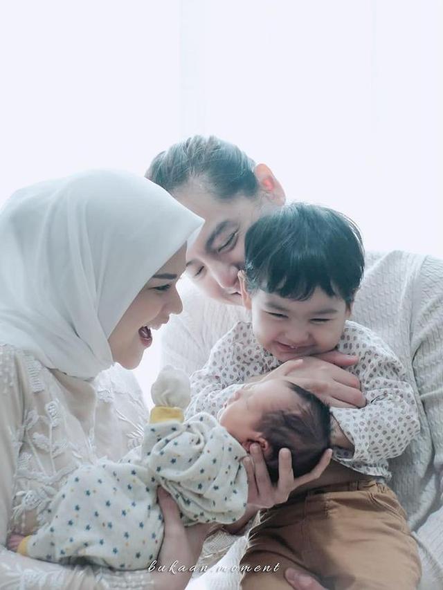 [Fimela] Cut Meyriska dan Roger Danuarta