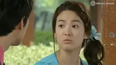 Awali karier tahun 1996, Song Hye Kyo sudah 27 tahun wara wiri di industri hiburan Korea. Salah satu drama Korea lawas populer yang dibintangi Song Hye Kyo adalah drama Full House. Saat bintangi drama Full House tahun 2004, usia Song Hye Kyo masih 23 tahun. Dramanya bersama aktor Rain ini mempopulerkan namanya ke seluruh Asia, tak terkecuali Korea Selatan. (Liputan6.com/IG/@fullhouse_famouse)