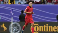 in. Gelandang serang Timnas Korea Selatan berusia 22 tahun, Lee Kang-in yang kini tengah menjalani musim pertama bersama klub Ligue 1, PSG sementara telah mencetak 3 gol hingga fase grup Piala Asia 2023 usai. Ketiga golnya dicetak di Grup A dengan rincian dua gol saat Korea Selatan menang 3-1 atas Bahrain pada laga pertama (15/1/2024) dan satu gol dicetak saat Korsel bermain imbang 3-3 dengan Malaysia pada laga ketiga (25/1/2024). (AP Photo/Thanassis Stavrakis)