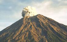 Gunung Semeru Batuk Lagi, Semburkan Abu Vulkanik 1000 Meter