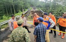 Akses ke Madakaripura Terputus, Jembatan Ambrol dan Ditutup Sementara