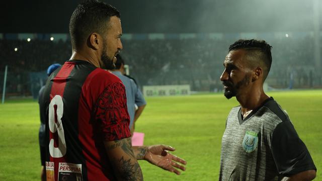 Persipura Jayapura, Persela Lamongan