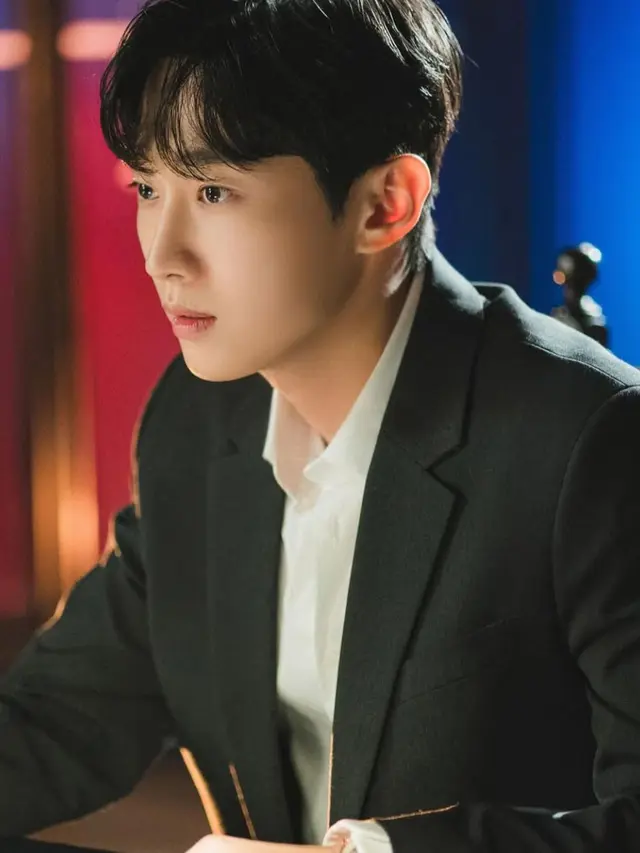 Jinyoung, dari idol hingga aktor layer lebar. (credit:instagram.com/jinyoung0423)