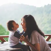 7 Cara Sederhana Melatih Anak untuk Bersyukur Lewat Aktivitas Harian./Copyright depositphotos.com/odua