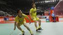 Ganda putra Indonesia Kevin Sanjaya/Marcus Gideon saat melawan wakil Thailand, Tinn Isriyanet/Kittisak Namdash, pada laga Indonesia Masters 2018 di Istora Senayan, Rabu (24/1/2018). Kevin/Marcus menang 21-16 21-16. (Bola.com/M Iqbal Ichsan)
