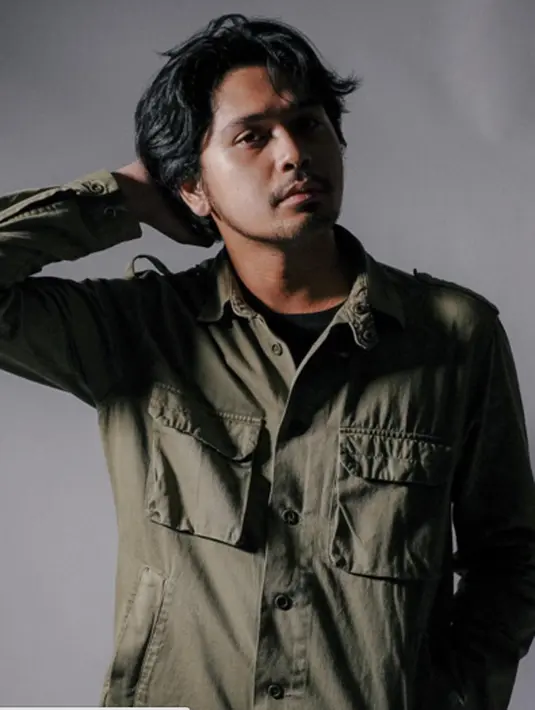 Pria kelahiran 30 Agustus 1992 mengaku ingin tampil beda daripada penampilannya yang lalu. Bahkan ia merasa bosan dengan model rambutnya yang hanya itu-itu saja. (viainstagram@petra_sihombing/Bintang.com)