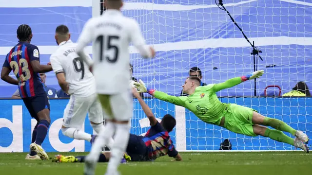 Foto: Barcelona Keok dari Real Madrid di Laga El Clasico Perdana Robert Lewandowski