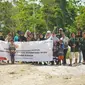 Para penerima beasiswa Pertamina melakukan tiga jenis Aksi Sobat Bumi, antara lain aksi penanaman mangrove, aksi penanaman pohon daratan, serta aksi pungut dan olah sampah (15-25 Agustus 2024) lalu. (Liputan6.com/Jayadi Supriadin)