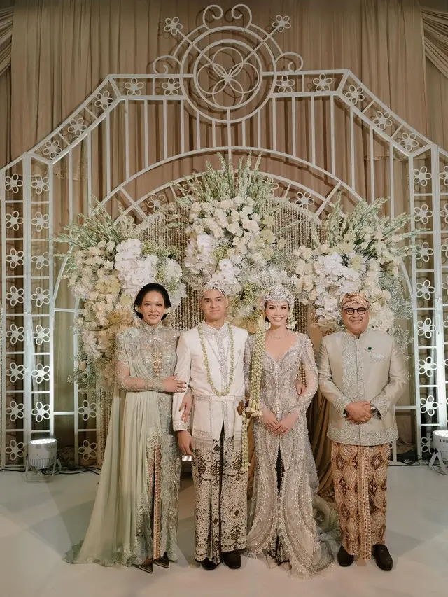 Model Batik Irwan Mussry, Tampil Elegan di Berbagai Momen