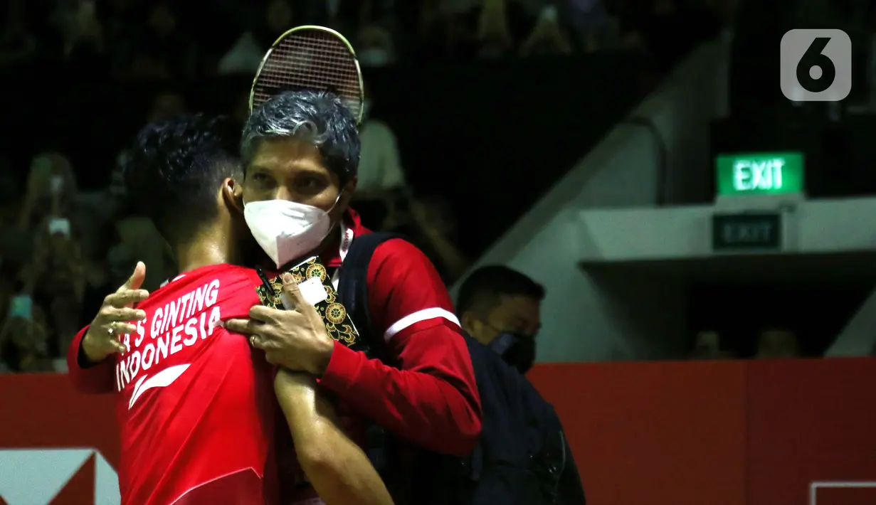 Pebulu tangkis tunggal putra Indonesia, Anthony Sinisuka Ginting saat bertanding melawan Sitthikom Thammasin (Thailand) pada babak 16 besar Indonesia Masters 2022 di Istora Senayan, Jakarta, Kamis (9/6/2022). Anthony Sinisuka Ginting unggul 21-13, 21-14. (Liputan6.com/Helmi Fithriansyah)