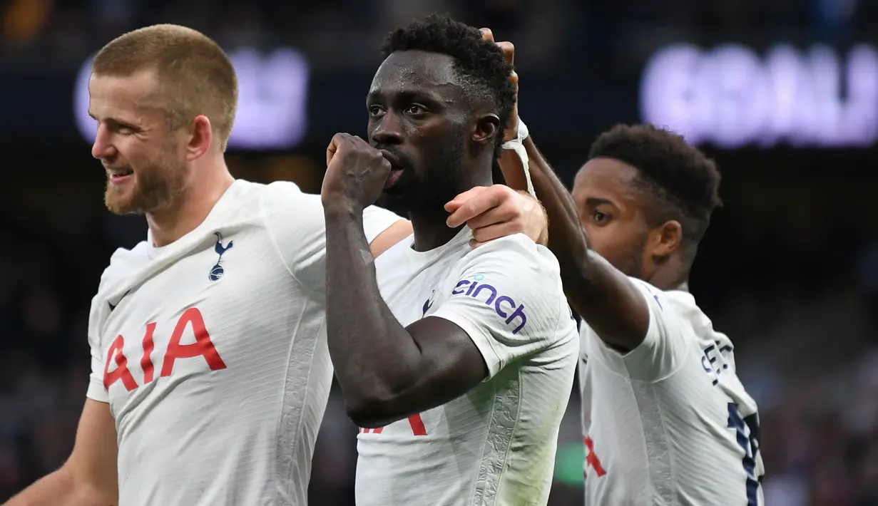 <p>Davinson Sanchez. Bek tengah berusia 25 tahun ini telah memperkuat Tottenham Hotspur selama 5 musim sejak didatangkan dari Ajax Amasterdam pada awal musim 2017/2018 dengan nilai transfer 42 juta euro. Hingga kini ia telah tampil dalam 177 laga di semua ajang dengan torehan 5 gol dan 1 assist. Bersama Timnas Kolombia ia telah mengoleksi 48 caps sejak melakukan debut pada 16 November 2016. (AFP/Daniel Leal)</p>
