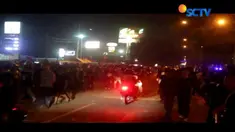 Kericuhan ini merupakan buntut kekecewaan para penonton yang tak diperbolehkan masuk ke arena konser Slank.