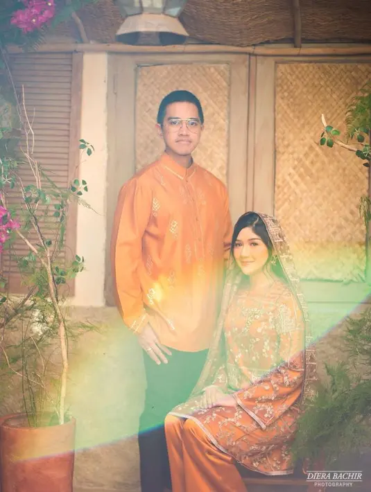 Lebaran pertama sebagai pasutri, Erina menyiapkan outfit couple. Erina memakai tunik dan celana panjang dari Rikawirtjes. [Foto: @erinagudono]