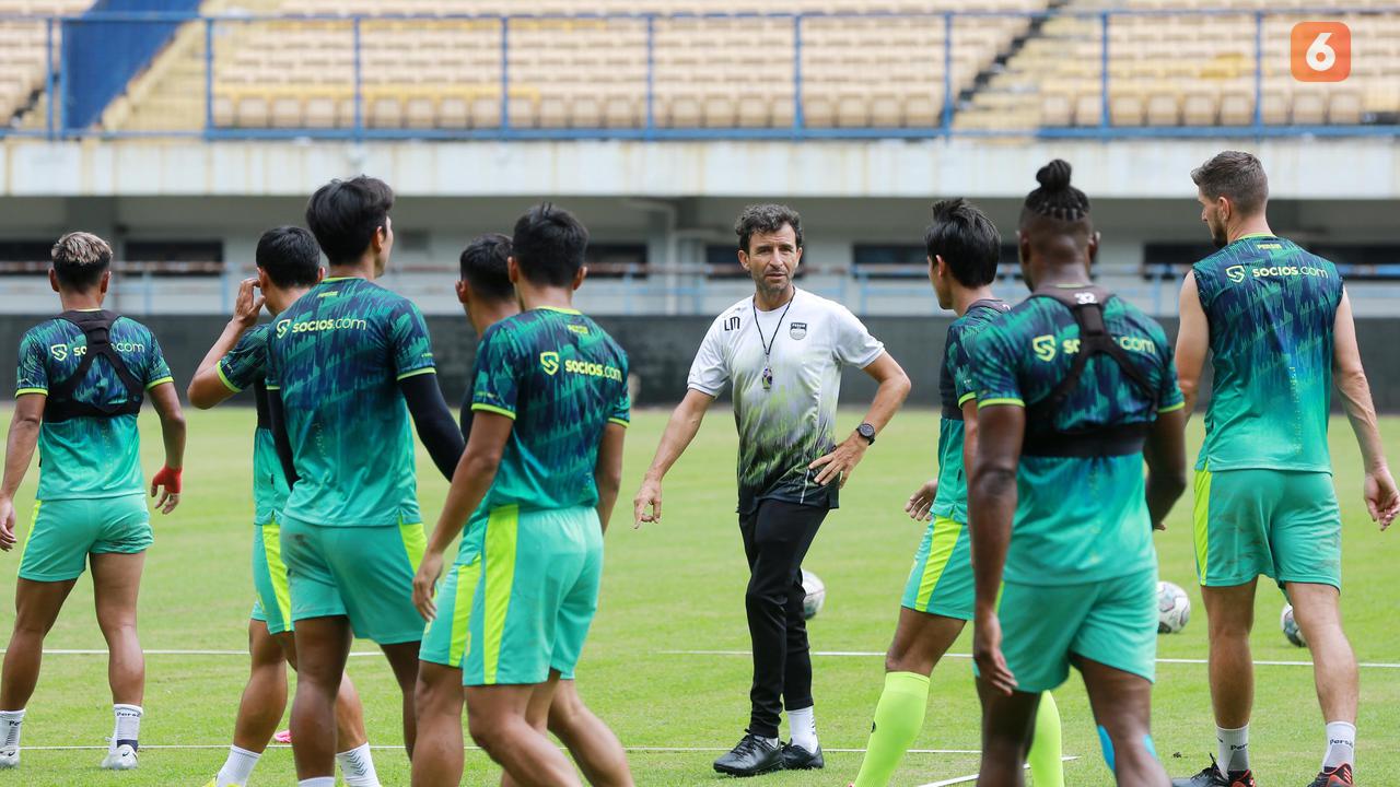 Foto: Persib Bandung Kembali Gelar Latihan Paska Libur Tragedi Kanjuruhan