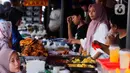 Makanan dan minuman yang dijual seperti aneka gorengan, kolak, aneka minuman manis. (Liputan6.com/Herman Zakharia)