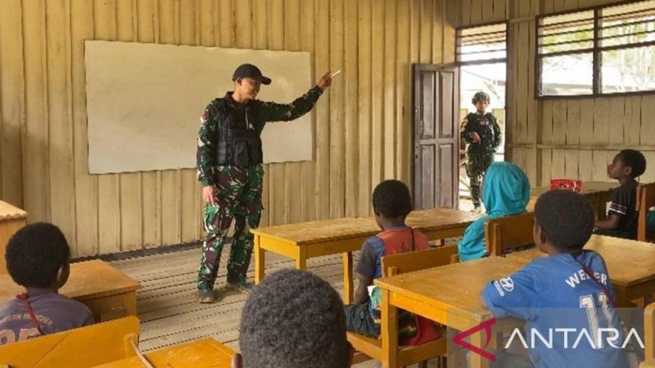 TNI Jadi Guru: Satgas Yonif 511/DY Dorong Peningkatan Pendidikan di Pedalaman Papua untuk SDM Unggul