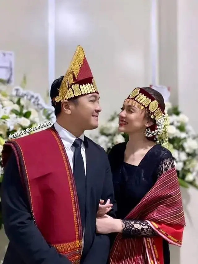 7 Potret Rianti Cartwright Jalani Proses Mangadati, Kini Jadi Boru Batak