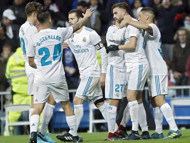 Para pemain Real Madrid merayakan gol Borja Mayoral (2kanan) saat melawan Fuenlabrada pada laga Copa del Rey babak 32  besar di Santiago Bernabeu stadium, Madrid, (28/11/2017). Real Madrid bermain imbang 2-2. (AP/Francisco Seco)