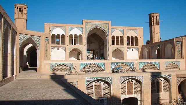 Kemegahan Masjid Agha Bozorg di Iran yang terdiri 5 lantai.