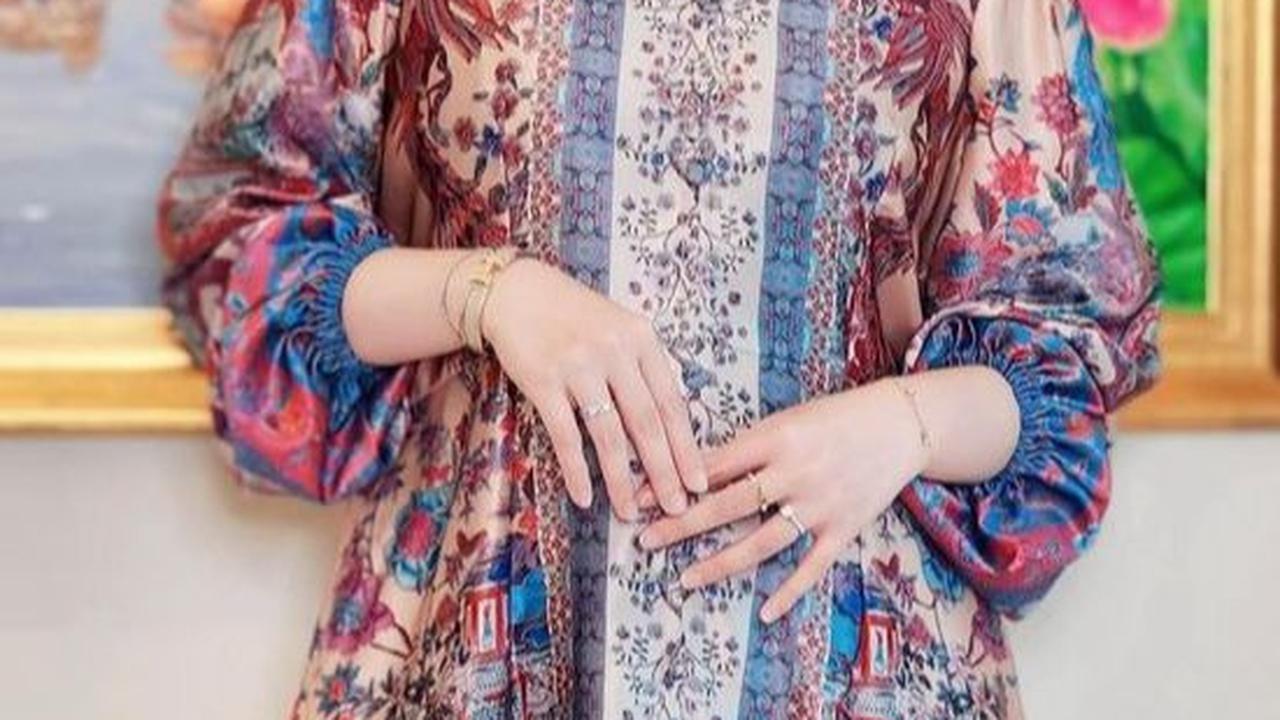 Baju Tunik dengan Aksen Lengan Balon