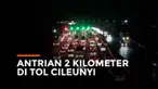 Suasana arus pemudik di tol Cileunyi Jawa Barat terus mengalami kepadatan. Hingga Sabtu (30/4) dini hari puluhan ribu kendaraan melintasi kawasan ini.
