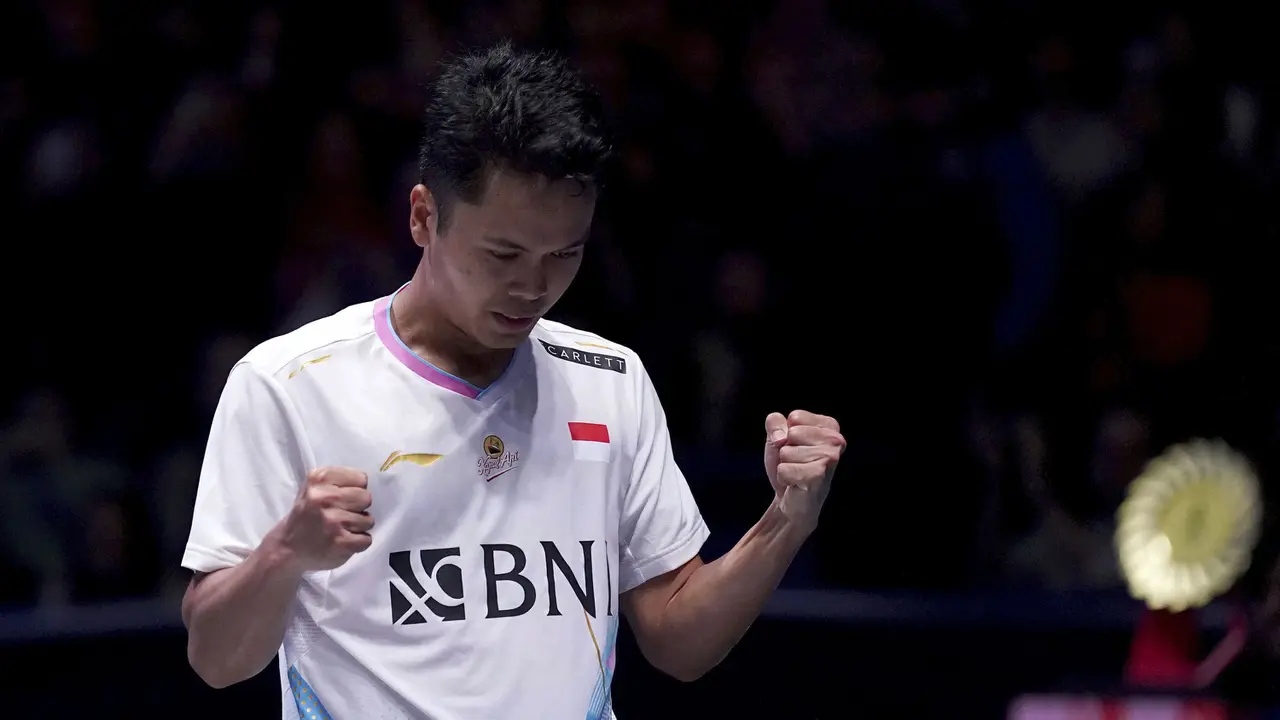 Foto: Momen Ginting Hentikan Rekor Buruk Pertemuan dengan Victor Axelsen, Tumbangkan Si Alien di All England 2024