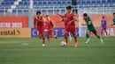 Penyerang Timnas Indonesia U-20, Hokky Caraka membawa bola dari kawalan pemain Irak, Ali Jasim Elaibi selama pertandingan Piala Asia U-20 di Stadion Lokomotiv, Rabu (1/3/2023). Irak berhasil menceploskan bola di menit ke-28 lewat Hayder Abdulkareem. Abdulkareem berhasil membobol gawang Daffa setelah menerima bola liar hasil sapuan Muhammad Ferarri. (Foto:Dok PSSI)