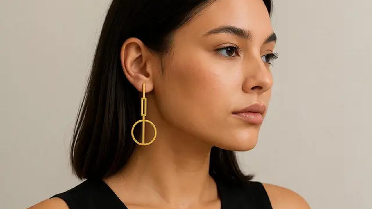 6 Pilihan Anting Emas Bulat Minimalis Modern, Percantik Penampilan Elegan Anda di 2025