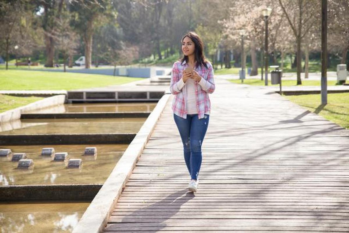 Manfaat Jalan Kaki Pagi Hari: Tingkatkan Energi, Mood, dan Jaga Berat Badan Ideal