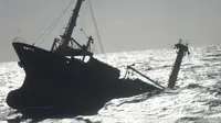 Kapal kayu pengangkut TKI ini tenggelam sebelum bersandar di Batam, setelah berlayar dari Malaysia.