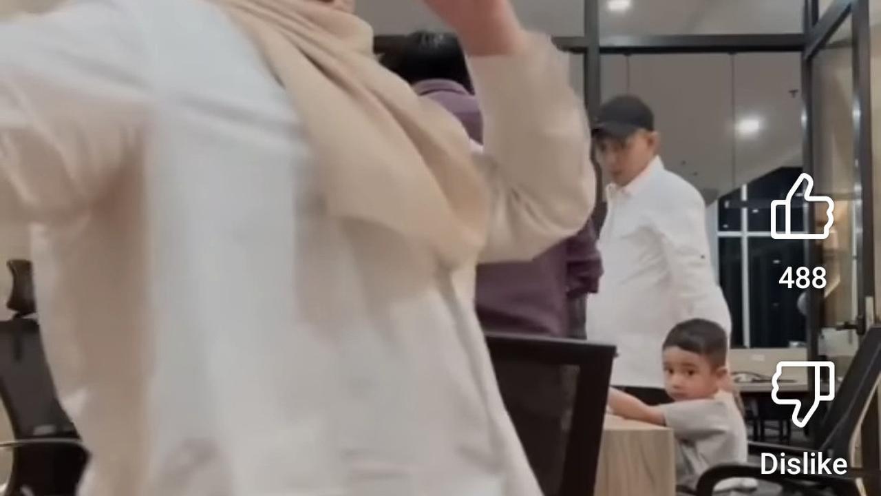 Potret Rayyanza Melongo Lihat Tingkah Sus Rini & Mbak Lala Asyik Joget, The Real Kerja Seru Bareng 'Sultan Andara'